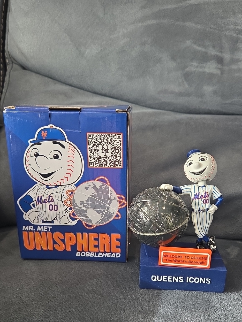 Mr. Met Light Up Unisphere Bobblehead – Blue and White Mets Figure